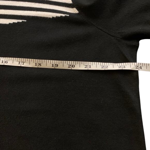 Chico's Top Women's Size 4 Pullover Colorblock Black Ecru Modern 3/4 Sleeve NWT - Picture 6 of 7